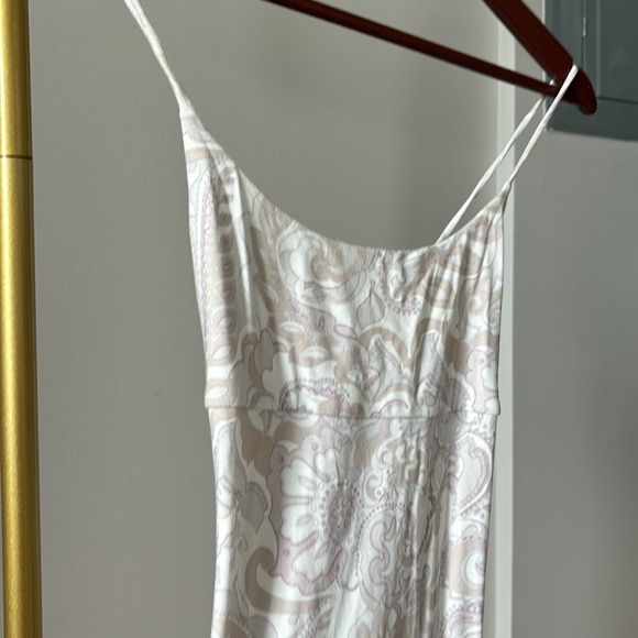 Aritzia dreamweaver dress floral pattern - Picture 2 of 3